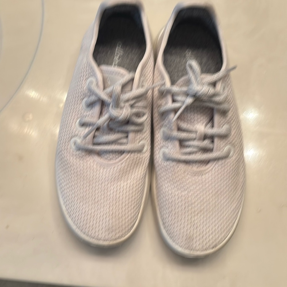 Allbirds women’s size 7. Grayish white.